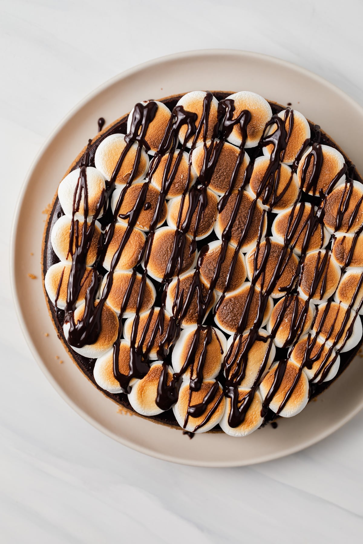 Overhead of s'mores cheesecake.