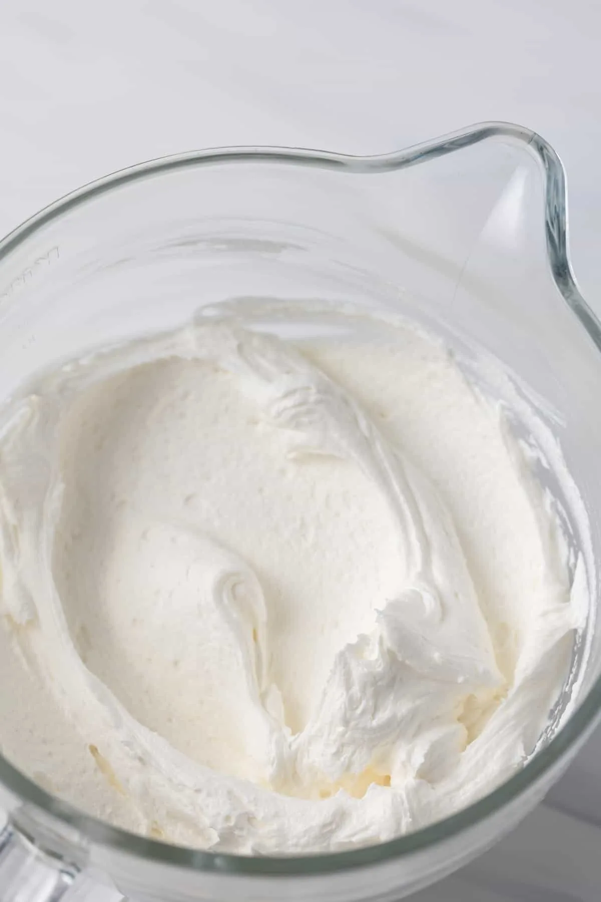 White vanilla buttercream frosting