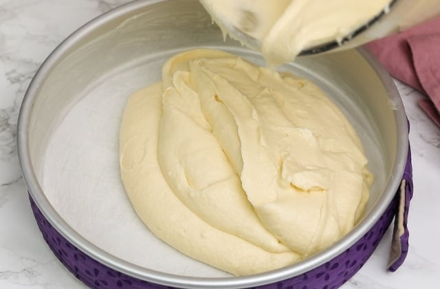 Como hacer un pastel de vainilla basico 7
