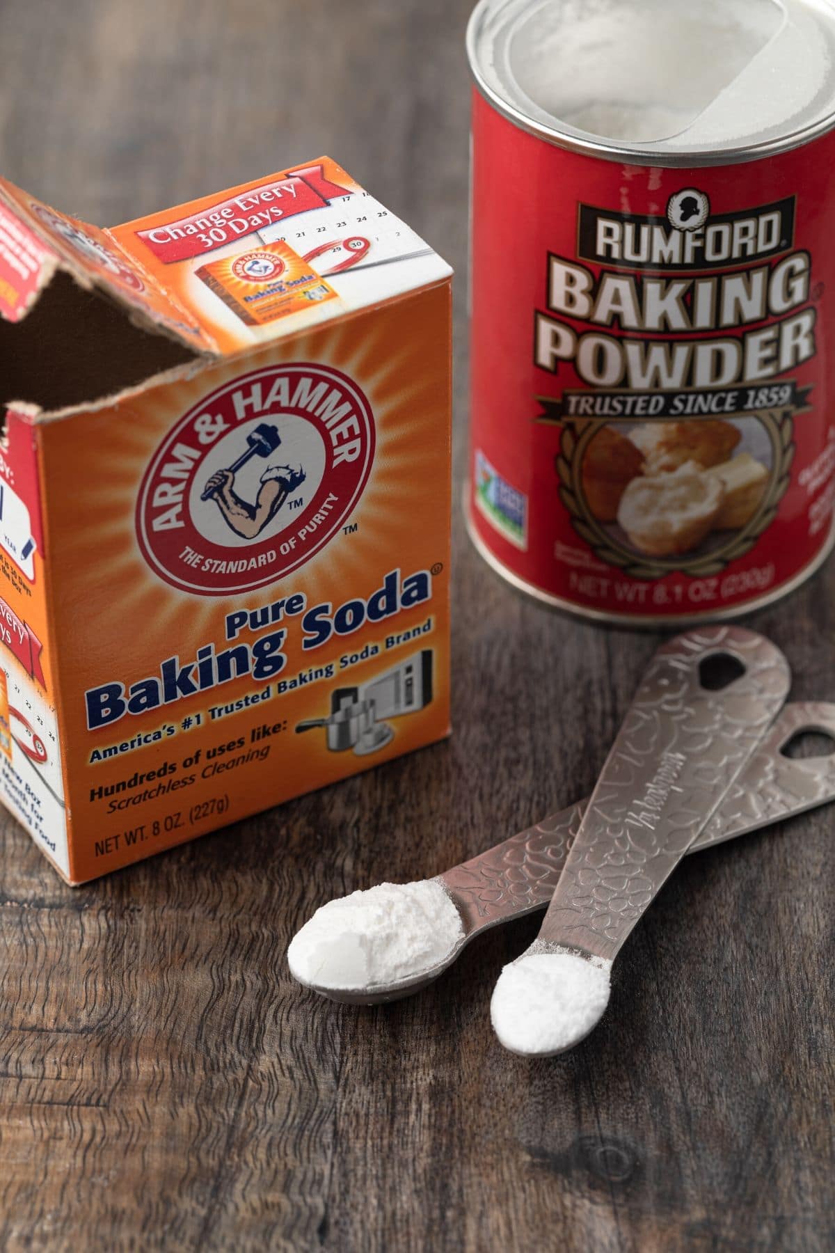 baking powder and baking soda with teaspoons