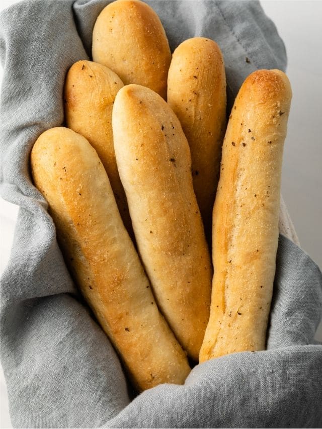 How to Make Garlic Breadsticks