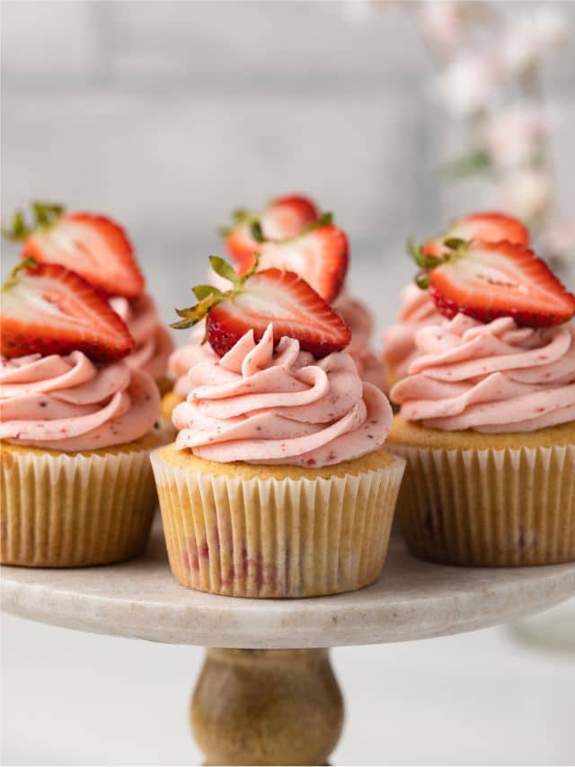 How to Make Strawberry Cupcakes