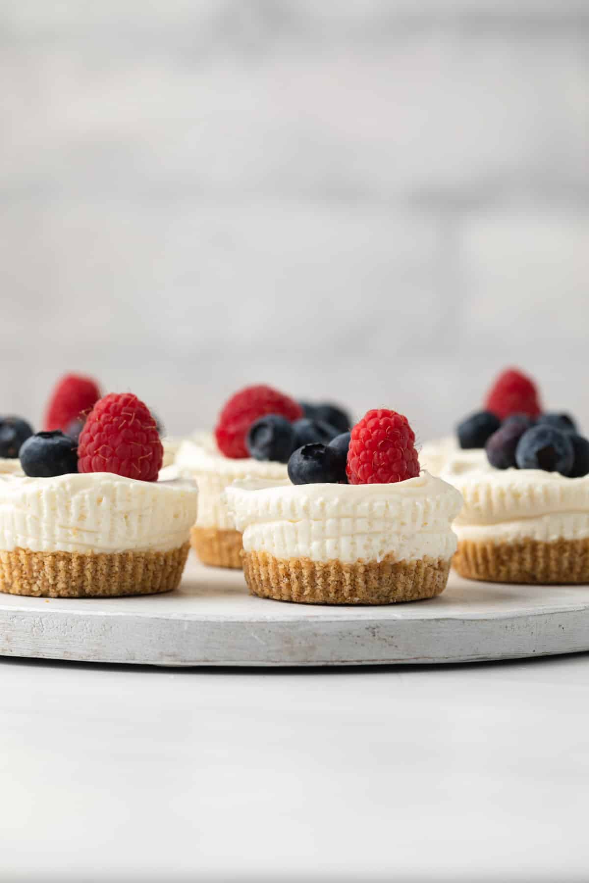 No bake mini cheesecakes on serving platter.
